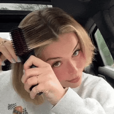 Styleva - La PREMIÈRE brosse coiffante intelligente pour cheveux courts