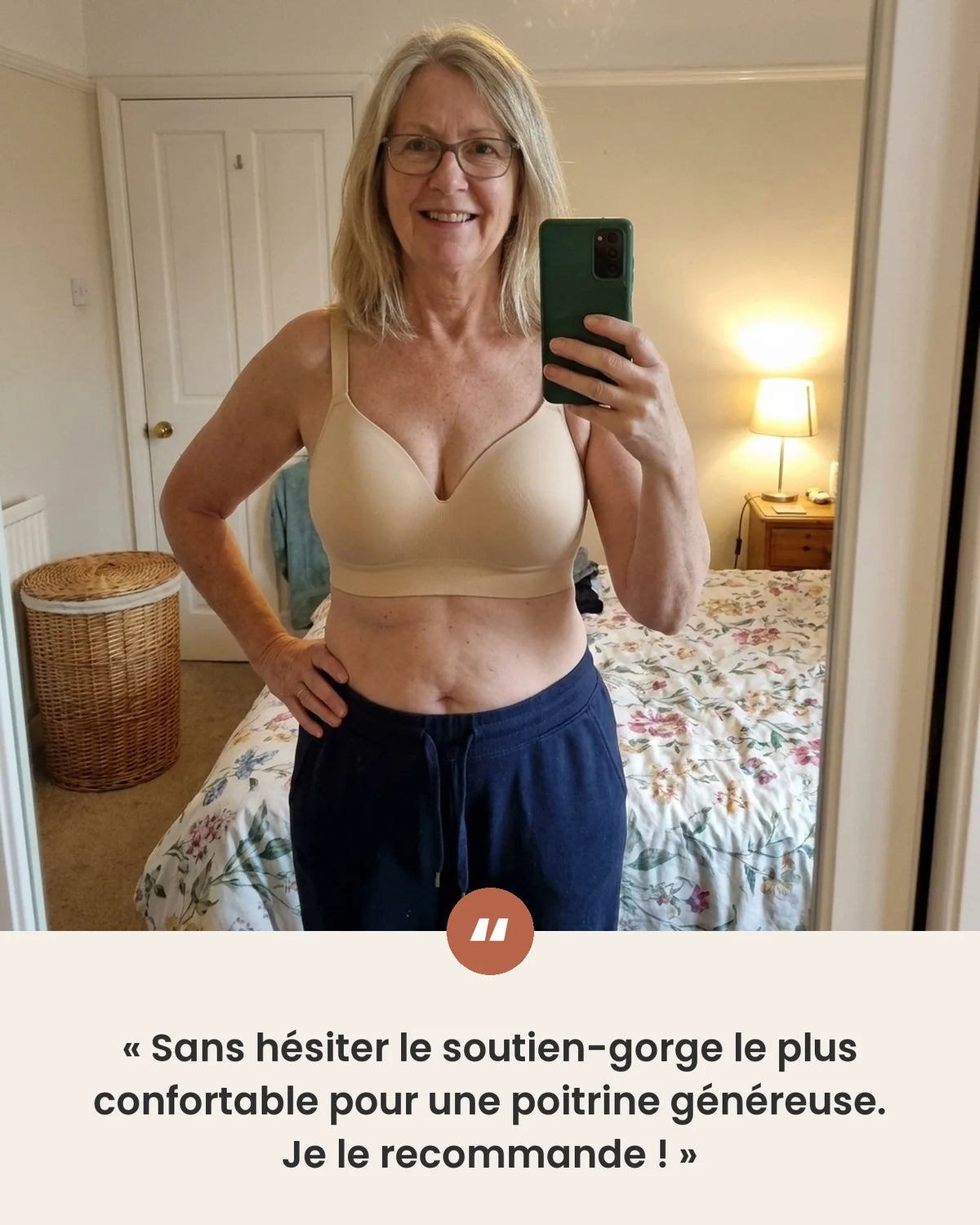 Une cliente porte le soutien-gorge